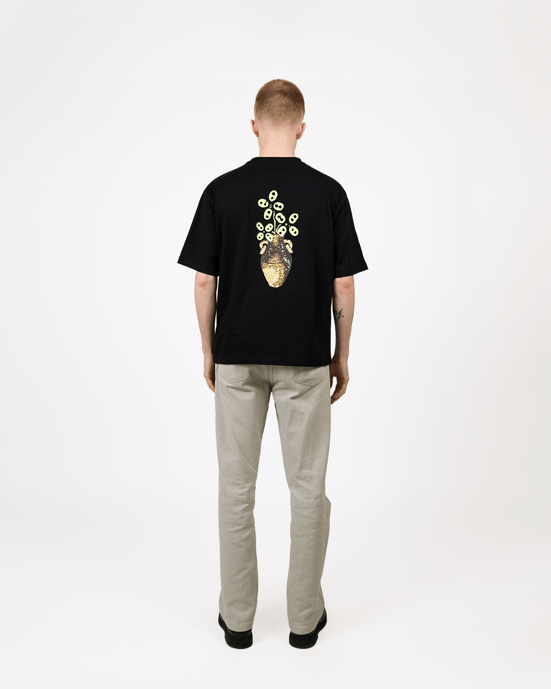 The Vase black Graphic t-shirt - Boxy Fit - Endy