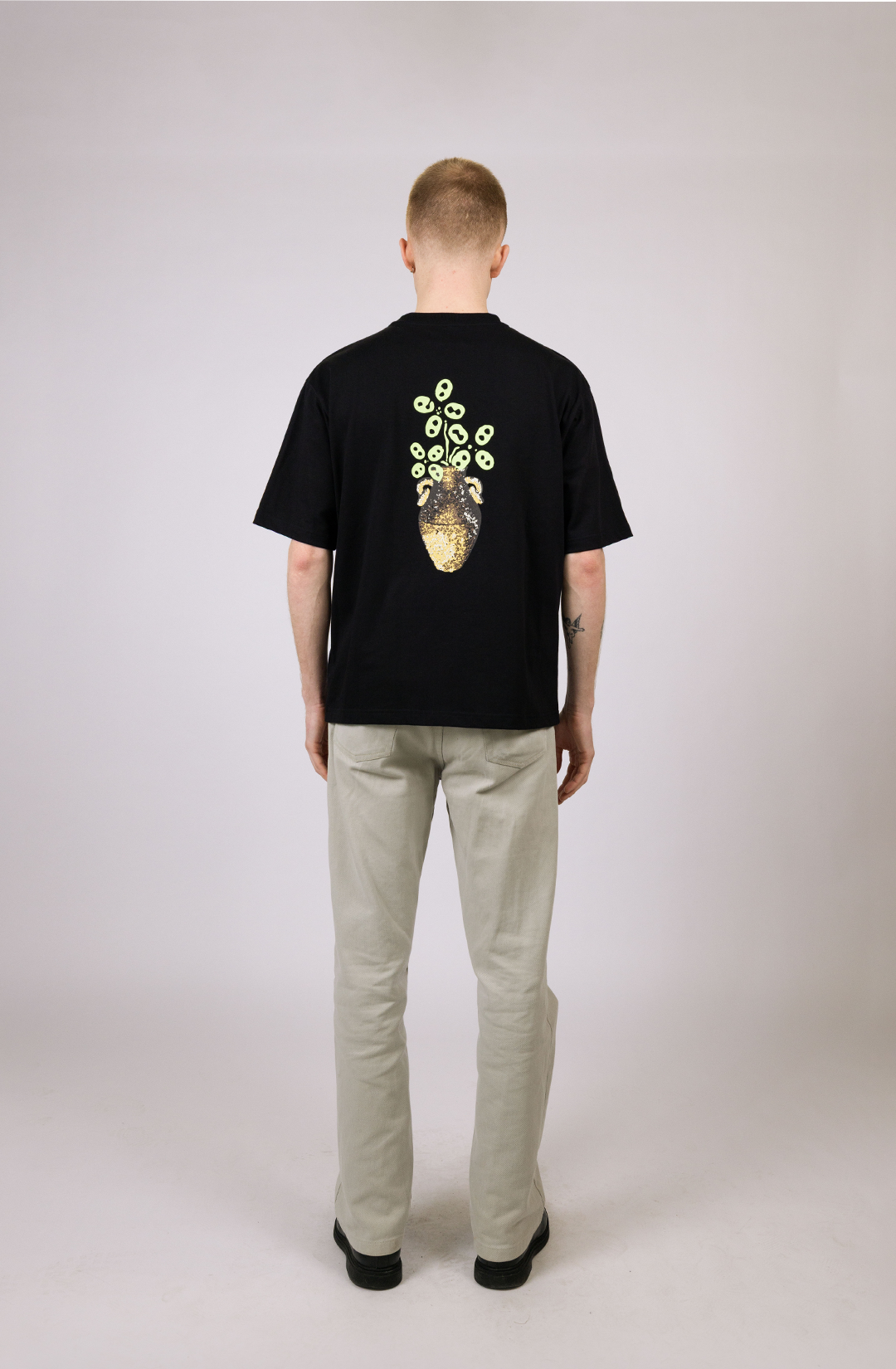 The Vase t-shirt | black - boxy fit
