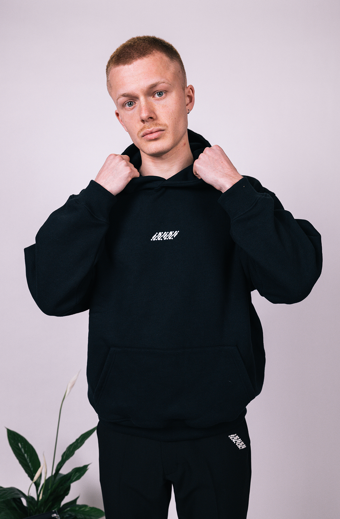 Essential hoodie | black - relaxed fit